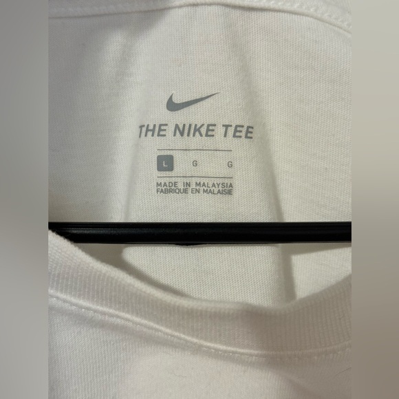 LG “THE NIKE TEE” CROP TOP! - Picture 3 of 5